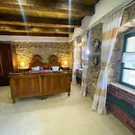 Adorable With Swimming Pool Vakantiehuis
